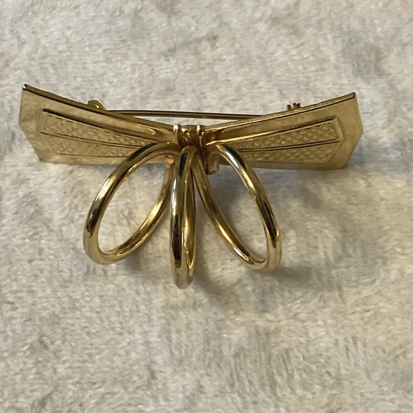Vtg. Gold Tone Scarf Pin Bow Tie Brooch MCM Quiet Luxury Old Money Retro - Picture 4 of 6